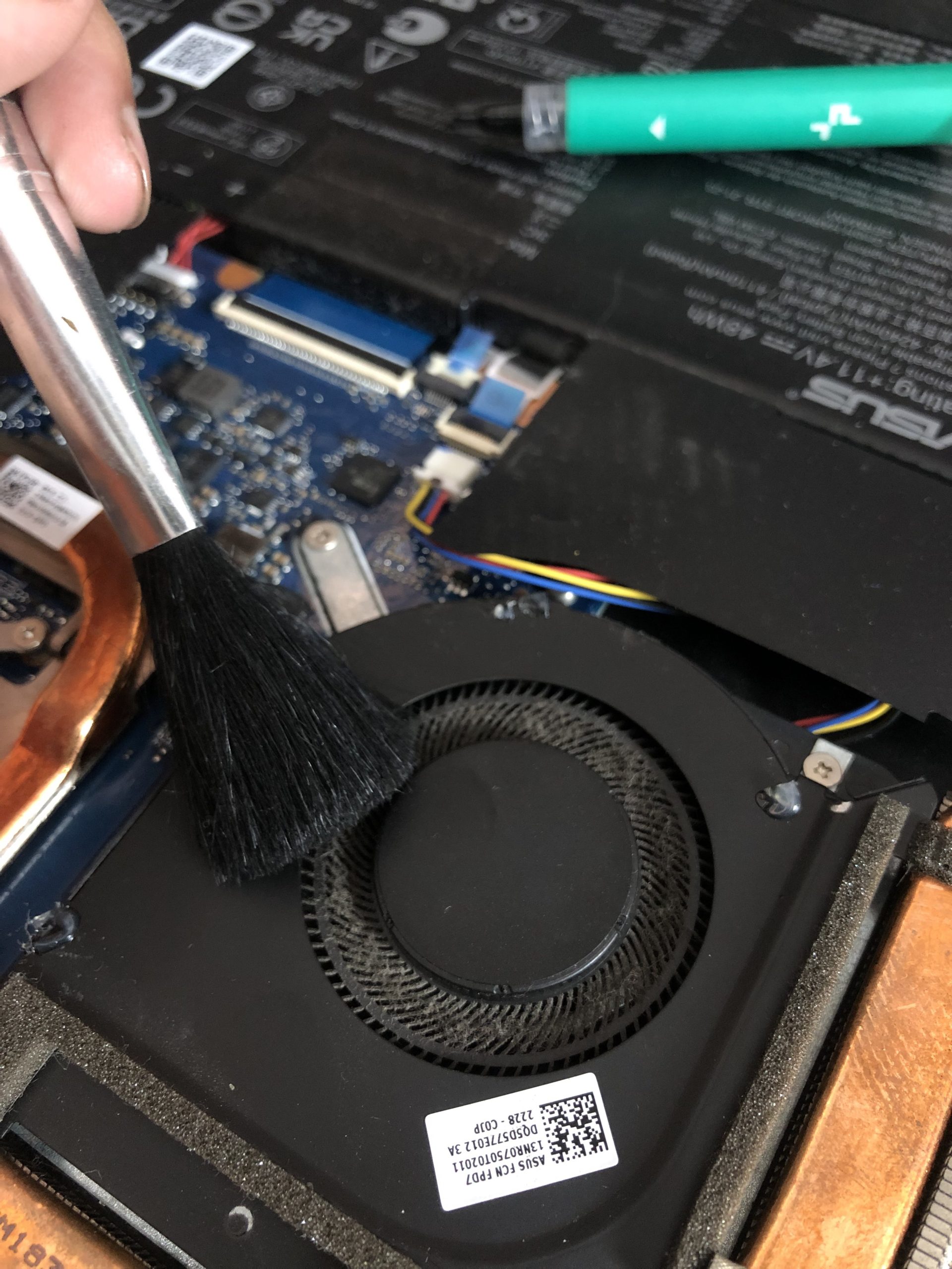 Cleaning dan Repasta Thermal Laptop