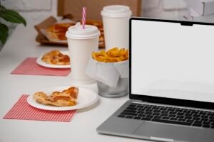 Jauhkan Laptop dari makanan dan minuman